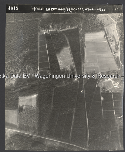 Luchtfoto Otterlo (1944) uit de collectie Wageningen University WOII