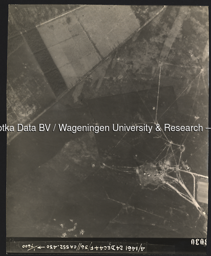 Luchtfoto Arnhem (1944) uit de collectie Wageningen University WOII