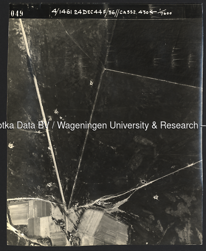 Luchtfoto Rozendaal (1944) uit de collectie Wageningen University WOII