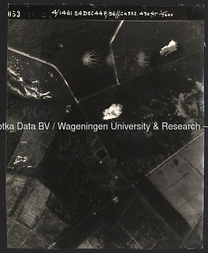 Luchtfoto Deelen (1944) uit de collectie Wageningen University WOII