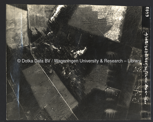 Luchtfoto Deelen (1944) uit de collectie Wageningen University WOII