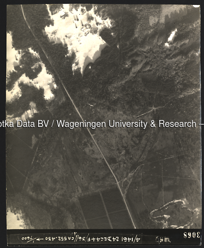 Luchtfoto Otterlo (1944) uit de collectie Wageningen University WOII