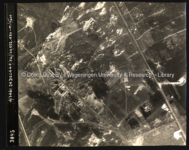 Luchtfoto Deelen (1944) uit de collectie Wageningen University WOII