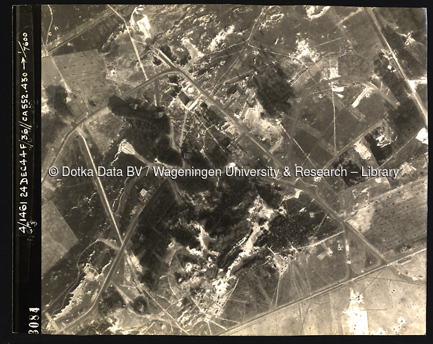 Luchtfoto Deelen (1944) uit de collectie Wageningen University WOII