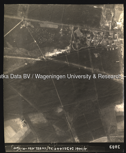 Luchtfoto Arnhem (1944) uit de collectie Wageningen University WOII