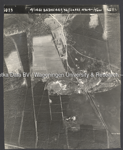 Luchtfoto Otterlo (1944) uit de collectie Wageningen University WOII