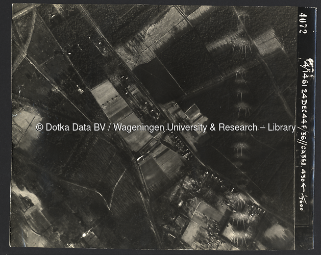 Luchtfoto Arnhem (1944) uit de collectie Wageningen University WOII