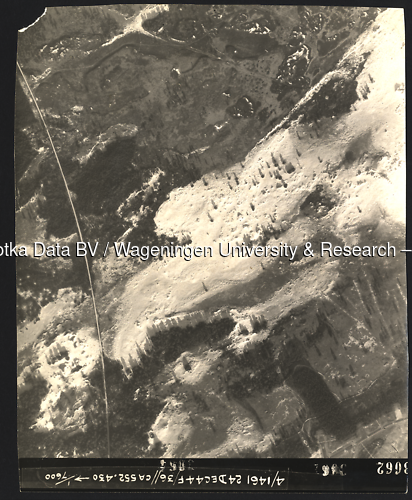 Luchtfoto Otterlo (1944) uit de collectie Wageningen University WOII