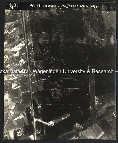 Luchtfoto Deelen (1944) uit de collectie Wageningen University WOII