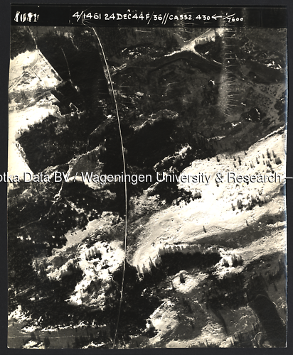 Luchtfoto Otterlo (1944) uit de collectie Wageningen University WOII