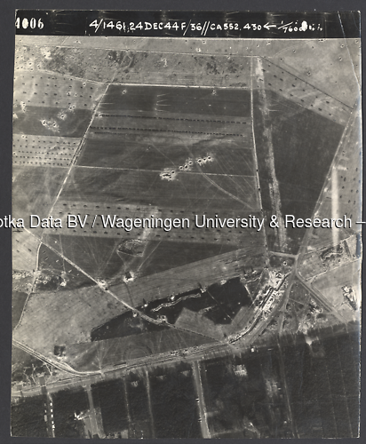 Luchtfoto Arnhem (1944) uit de collectie Wageningen University WOII