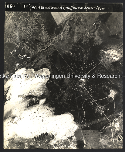 Luchtfoto Otterlo (1944) uit de collectie Wageningen University WOII
