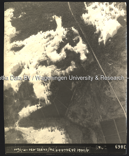 Luchtfoto Otterlo (1944) uit de collectie Wageningen University WOII