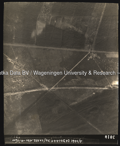 Luchtfoto Arnhem (1944) uit de collectie Wageningen University WOII