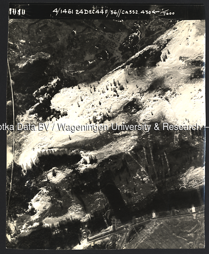 Luchtfoto Otterlo (1944) uit de collectie Wageningen University WOII