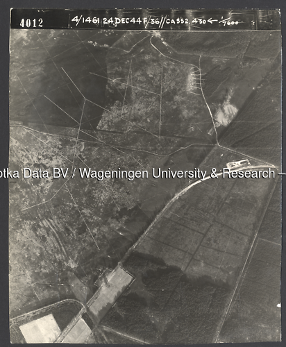 Luchtfoto Otterlo (1944) uit de collectie Wageningen University WOII