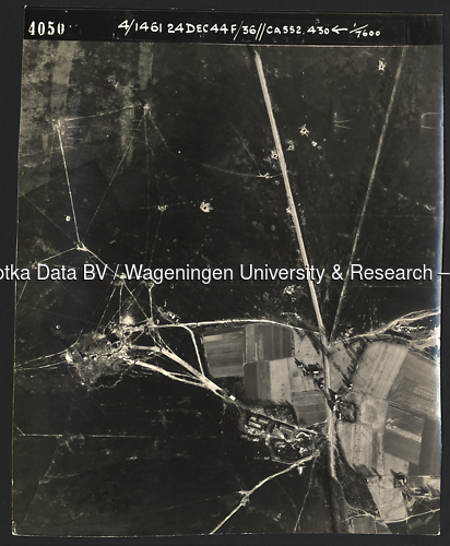 Luchtfoto Arnhem (1944) uit de collectie Wageningen University WOII