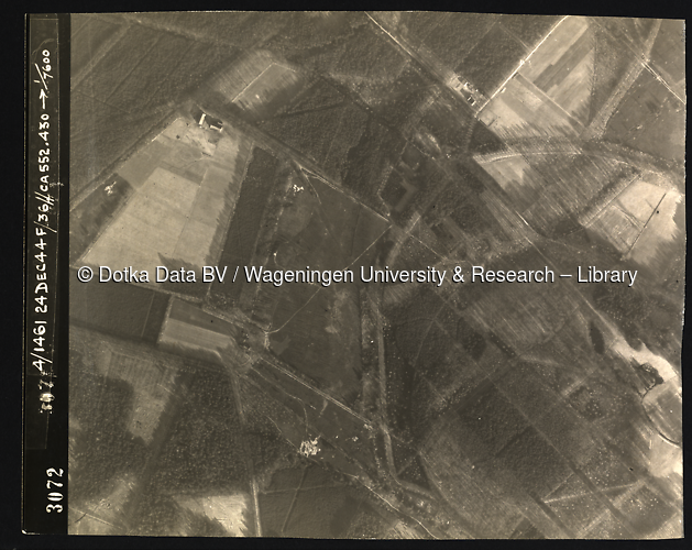 Luchtfoto Arnhem (1944) uit de collectie Wageningen University WOII