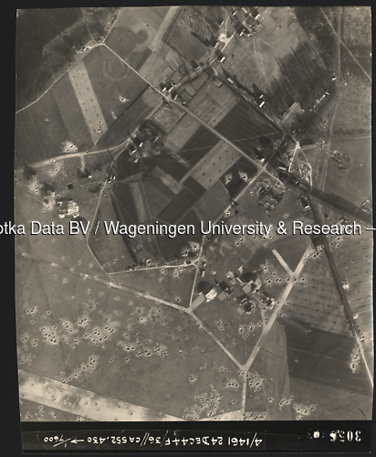 Luchtfoto Deelen (1944) uit de collectie Wageningen University WOII