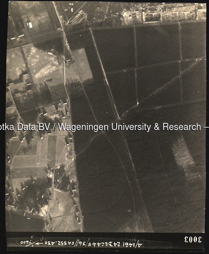 Luchtfoto Arnhem (1944) uit de collectie Wageningen University WOII