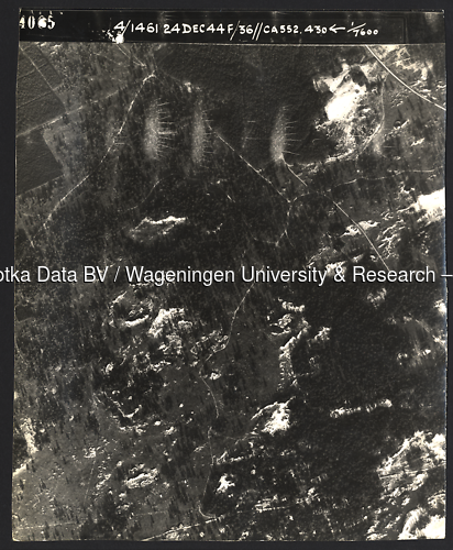 Luchtfoto Otterlo (1944) uit de collectie Wageningen University WOII