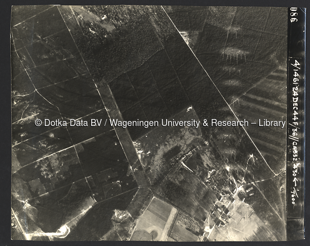 Luchtfoto Deelen (1944) uit de collectie Wageningen University WOII