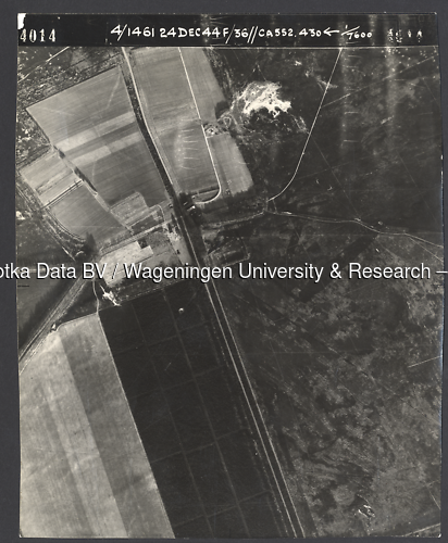 Luchtfoto Otterlo (1944) uit de collectie Wageningen University WOII