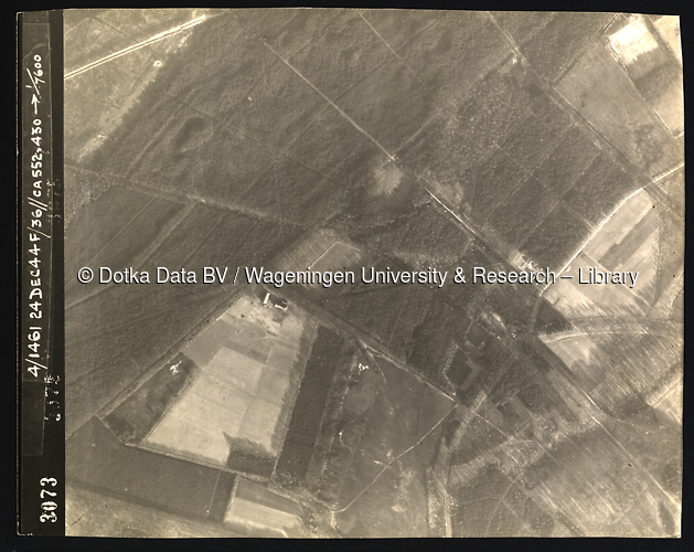 Luchtfoto Arnhem (1944) uit de collectie Wageningen University WOII