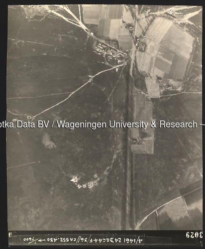 Luchtfoto Arnhem (1944) uit de collectie Wageningen University WOII