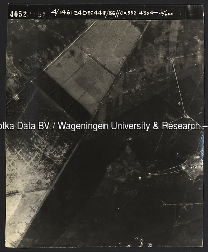 Luchtfoto Deelen (1944) uit de collectie Wageningen University WOII