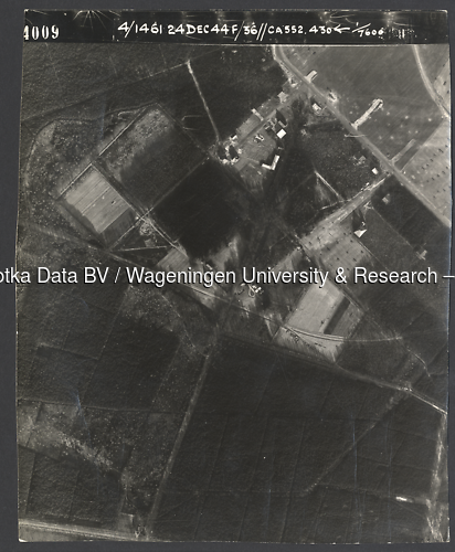 Luchtfoto Arnhem (1944) uit de collectie Wageningen University WOII