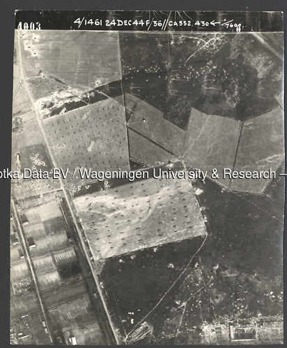 Luchtfoto Arnhem (1944) uit de collectie Wageningen University WOII
