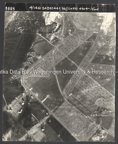 Luchtfoto Arnhem (1944) uit de collectie Wageningen University WOII