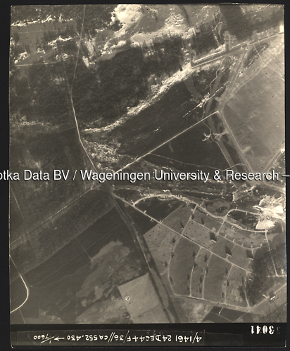 Luchtfoto Otterlo (1944) uit de collectie Wageningen University WOII