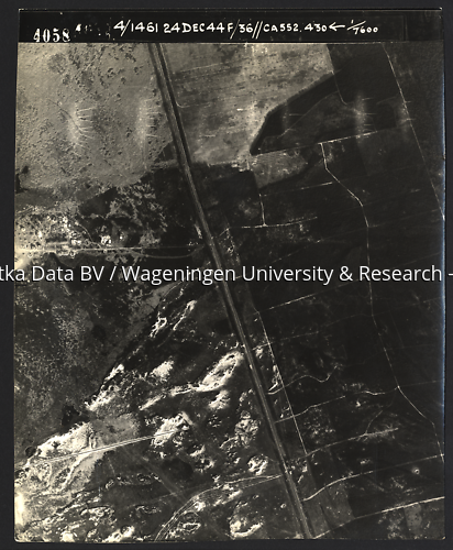 Luchtfoto Deelen (1944) uit de collectie Wageningen University WOII
