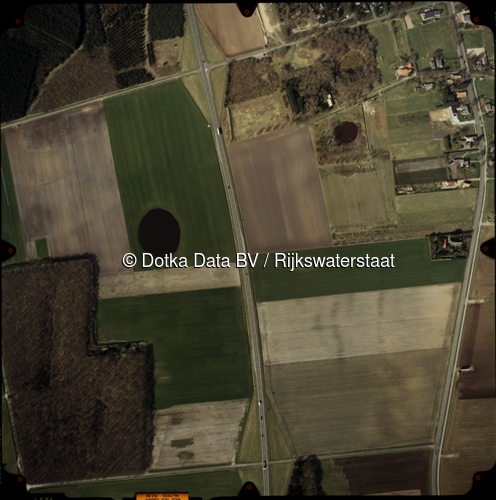 Luchtfoto Drouwen (2002) uit de collectie Rijkswaterstaat Centrale Informatievoorziening