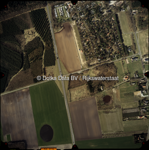 Luchtfoto Drouwen (2002) uit de collectie Rijkswaterstaat Centrale Informatievoorziening