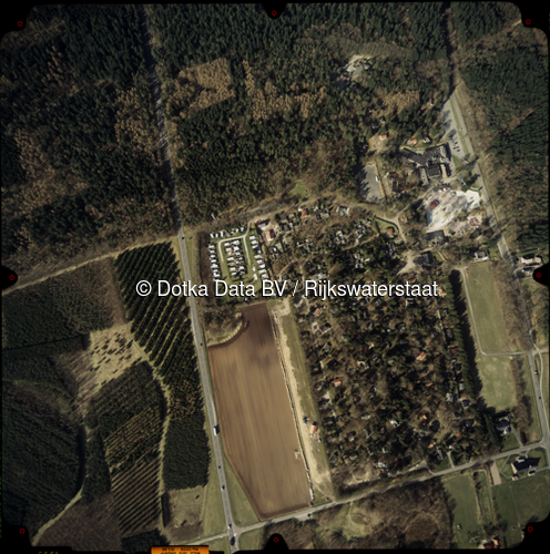 Luchtfoto Drouwen (2002) uit de collectie Rijkswaterstaat Centrale Informatievoorziening