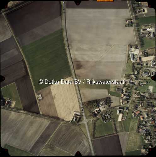 Luchtfoto Ees (2002) uit de collectie Rijkswaterstaat Centrale Informatievoorziening