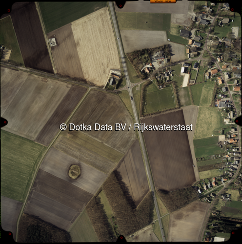 Luchtfoto Ees (2002) uit de collectie Rijkswaterstaat Centrale Informatievoorziening