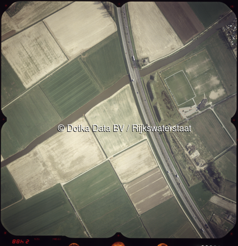 Luchtfoto Herpen (2002) uit de collectie Rijkswaterstaat Centrale Informatievoorziening