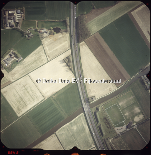 Luchtfoto Huisseling (2002) uit de collectie Rijkswaterstaat Centrale Informatievoorziening