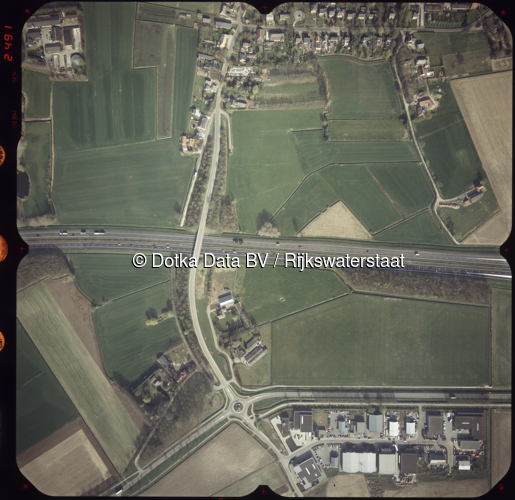 Luchtfoto Huisseling (2002) uit de collectie Rijkswaterstaat Centrale Informatievoorziening