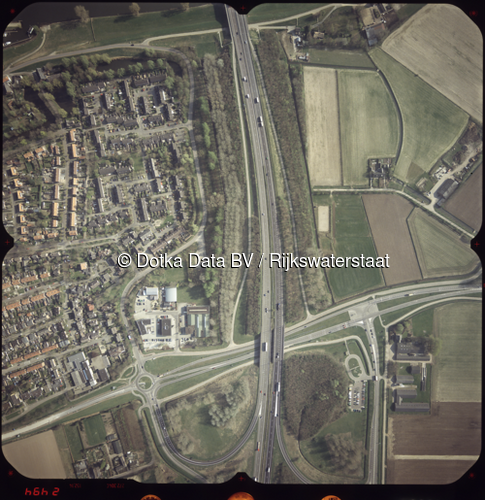 Luchtfoto Ravenstein (2002) uit de collectie Rijkswaterstaat Centrale Informatievoorziening