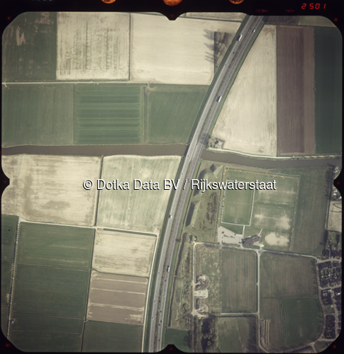 Luchtfoto Herpen (2002) uit de collectie Rijkswaterstaat Centrale Informatievoorziening