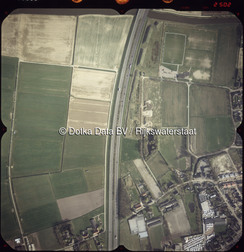 Luchtfoto Herpen (2002) uit de collectie Rijkswaterstaat Centrale Informatievoorziening