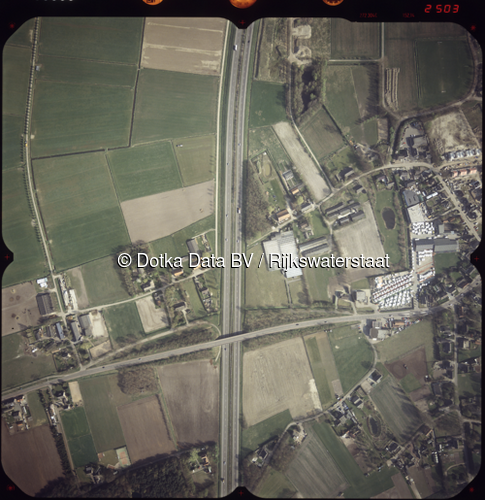 Luchtfoto Herpen (2002) uit de collectie Rijkswaterstaat Centrale Informatievoorziening