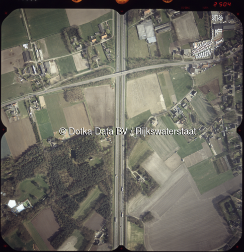 Luchtfoto Herpen (2002) uit de collectie Rijkswaterstaat Centrale Informatievoorziening