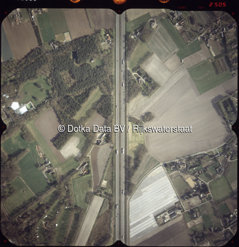 Luchtfoto Herpen (2002) uit de collectie Rijkswaterstaat Centrale Informatievoorziening