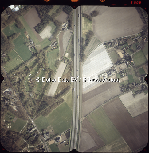 Luchtfoto Herpen (2002) uit de collectie Rijkswaterstaat Centrale Informatievoorziening